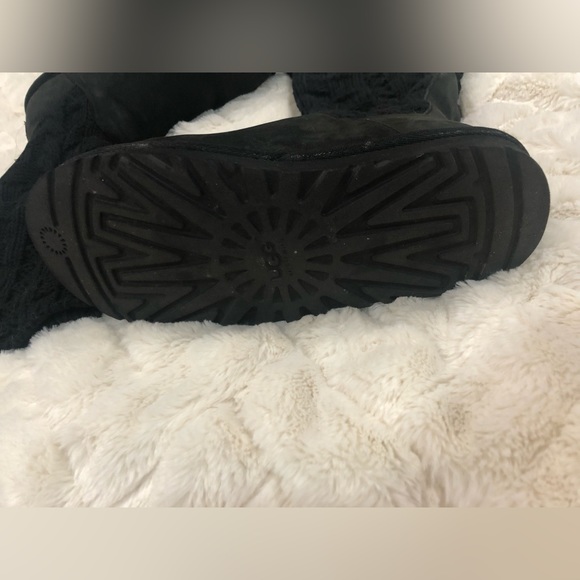 Authentic black UGG Australia Cassidee size 7 USA. - Picture 7 of 14